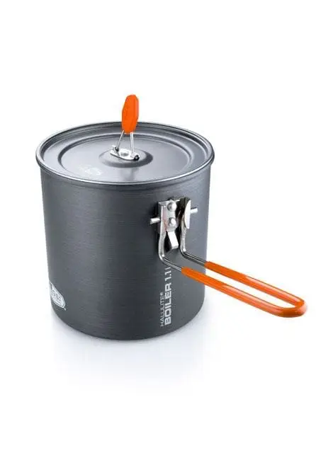 Lätt kokkärl med vikbart handtag klätt med silikon.