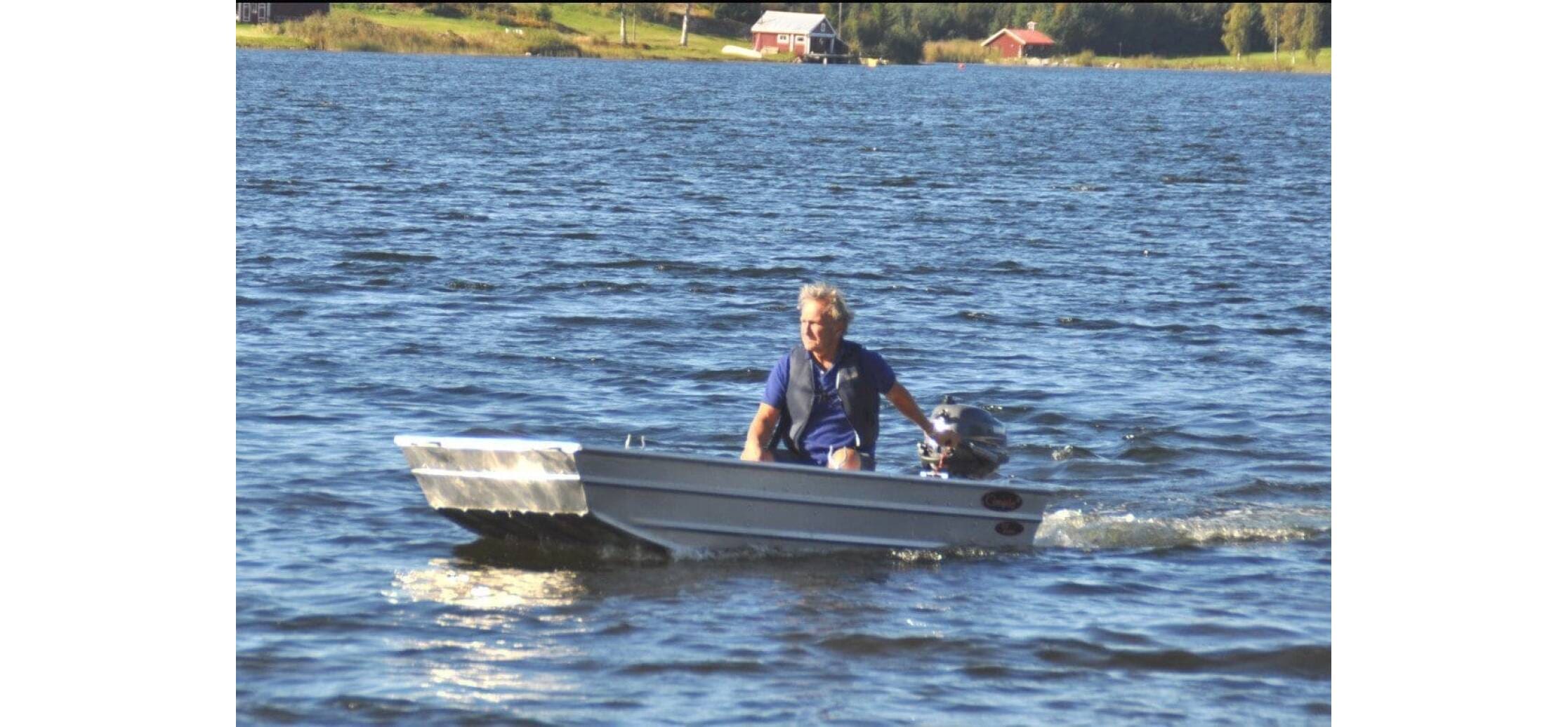 330 Angler är vår minsta och lättaste aluminiumbåt. Perfekt för det rörliga fisket och fritid.